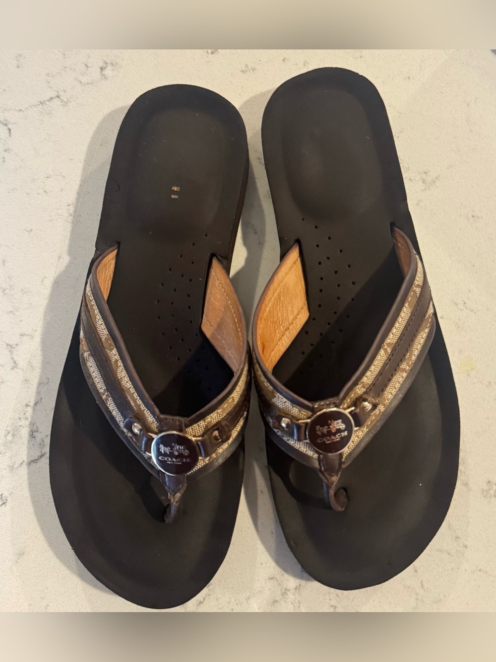Coach Jasmine Signature C Logo Thong Flip Flops Sandals Women's Size 8.5